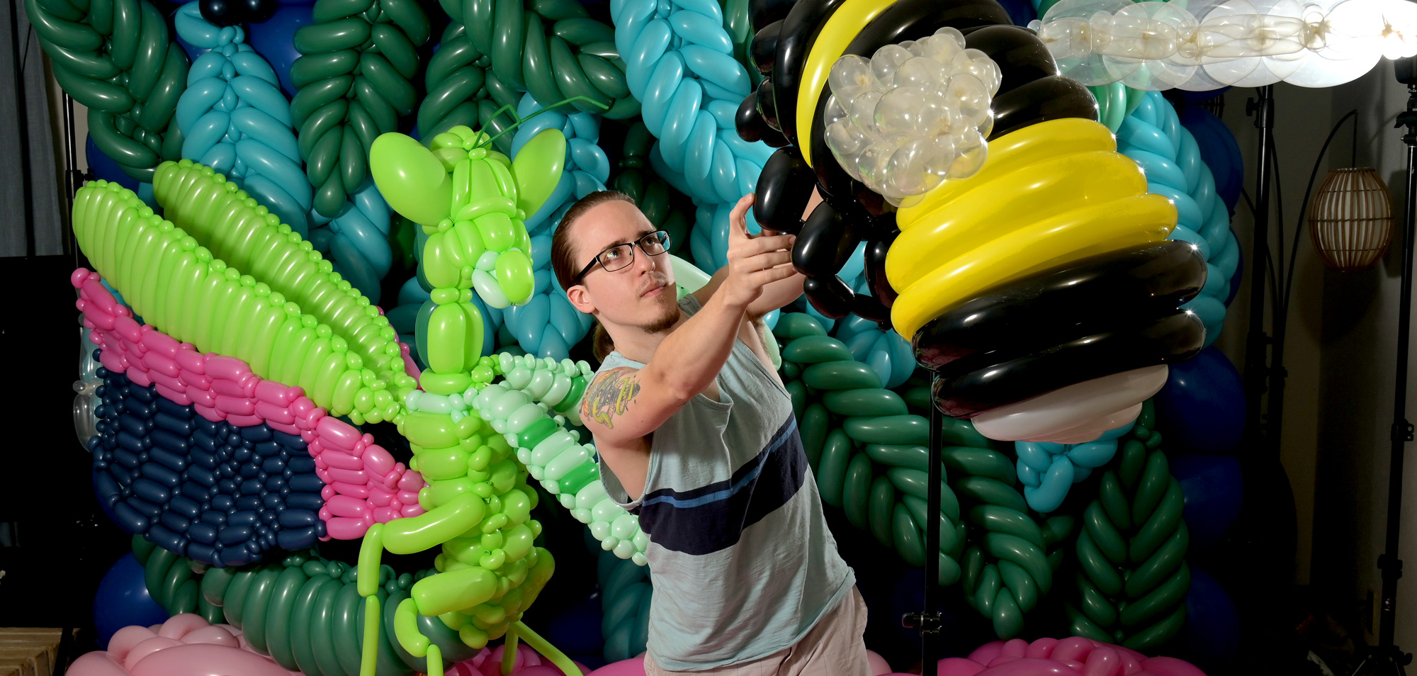 専用❤ヤンキーコラージュバルーン➕パネルサロペットM DJ Morrow Turns Balloons Into Bold Protest and Fine Art – OutSmart